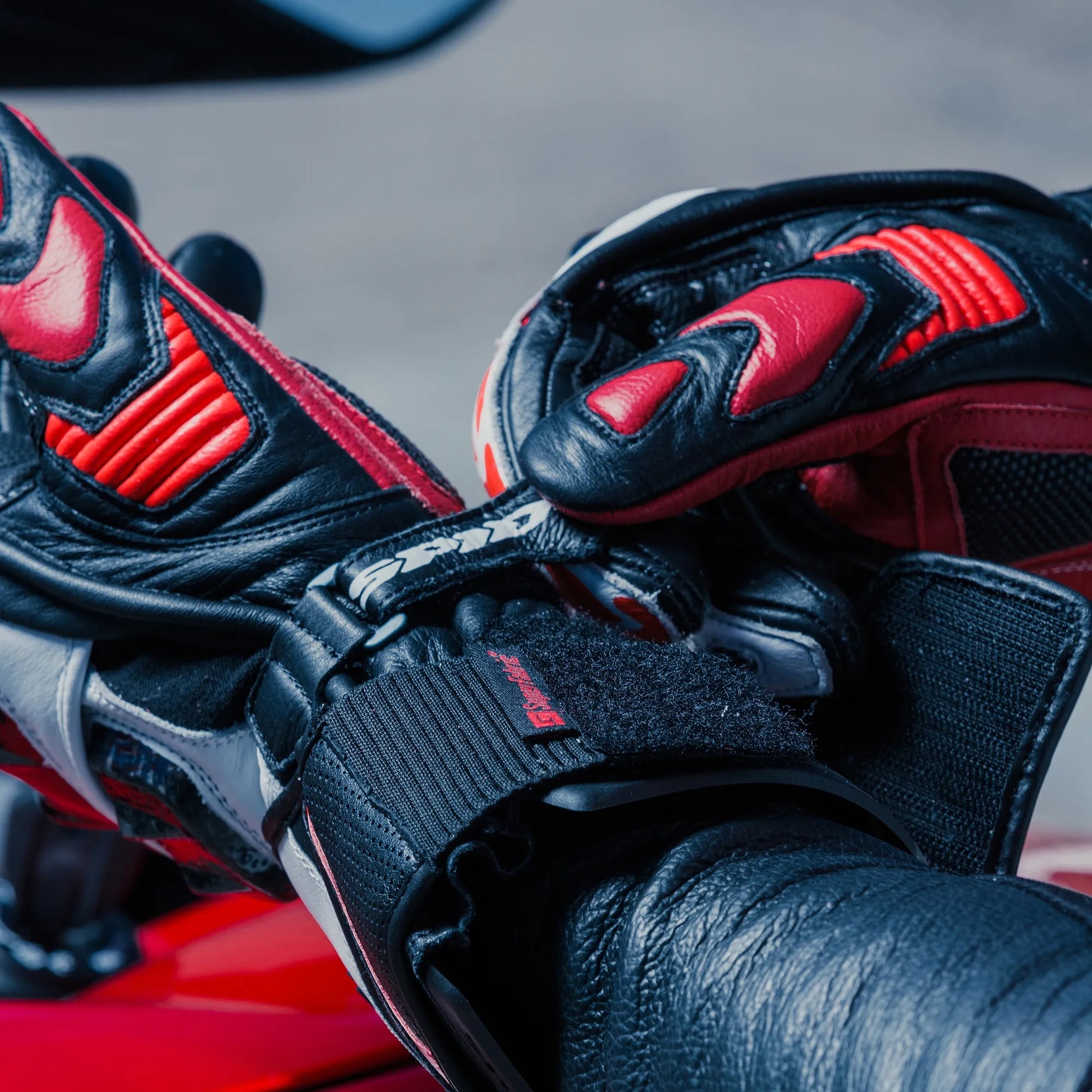 Carbo Track Evo Leather Gloves-Motorcycle Race Suit